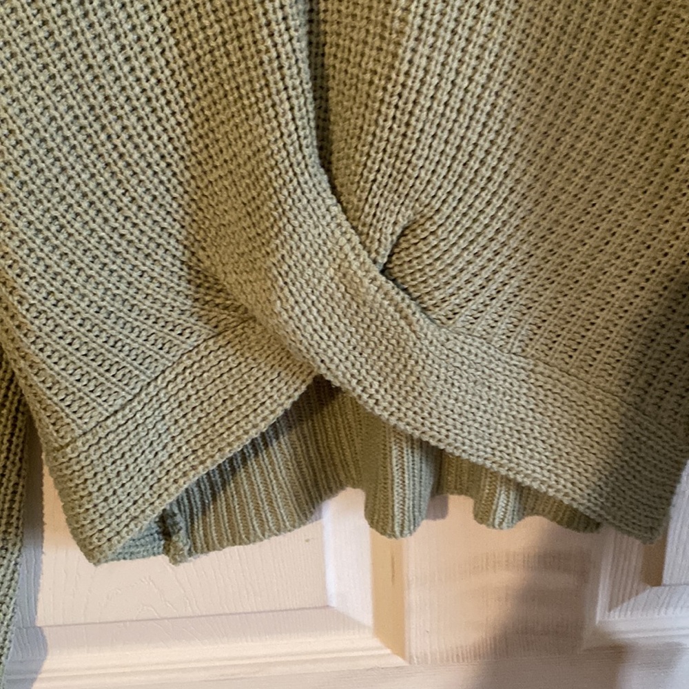 Cute green sweater - Picture 4 of 6